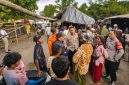 Nelayan asal Sekotong, Lombok Barat sempat hilang saat melaut, ditemukan selamat sore ini setelah pencarian gabungan SAR, polisi, dan warga. Korban hanyut dan menepi sendiri di Pantai Kemalikan sebelum ditemukan warga, Jmuat (28/8).