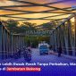 Tampak kondisi Jembatan Bakong yang menghubungkan Desa Kebon Ayu dan Desa Lembar Indah di Kecamatan Lembar dan Gerung, Lombok Barat, masih rusak parah lebih dari satu tahun pasca diterjang banjir bandang awal 2025.(Foto: Halo NTB)