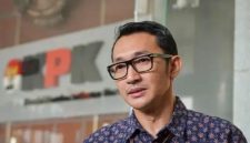 Juru Bicara KPK Budi Prasetyo saat menyampaikan keterangan kepada wartawan di Gedung Merah Putih KPK, Jakarta. (Foto: Inilah.com)