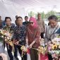 Prosesi peresmian Centralized Command Center PLN UIW NTB ditandai dengan pemotongan pita oleh jajaran manajemen PLN.