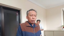 Ketua Lembaga Perlindungan Anak (LPA) Mataram Joko Jumadi saat memberikan keterangan kepada wartawan, Selasa (22/9/2026).