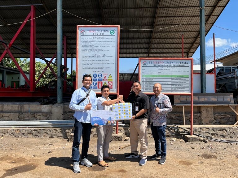 PLN UP3 Selaparang memperkuat kedekatan dengan pelanggan melalui kunjungan langsung ke PT Metro Lestari Utama di wilayah ULP Kopang, Lombok Tengah.