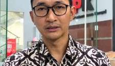 Juru Bicara KPK Budi Prasetyo memberikan keterangan soal penundaan pemeriksaan saksi kasus korupsi Bupati Lobar nonaktif, di Gedung Merah Putih KPK, Jakarta Selatan, Selasa (8/9/2026).