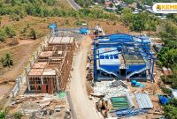 Caption: Progres pembangunan fasilitas pengolahan air SPAM Semongkat terus dikebut, sebagai bagian dari upaya memperkuat layanan air minum bagi masyarakat Sumbawa.(Foto: Kemen PU RI)