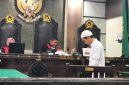 Terdakwa Bara Primario saat mengikuti sidang pembacaan dakwaan kasus pembunuhan ibu kandungnya di Pengadilan Negeri Mataram, NTB, Rabu (3/6/2026).