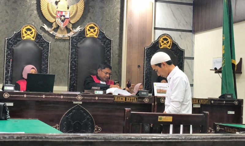 Terdakwa Bara Primario saat mengikuti sidang pembacaan dakwaan kasus pembunuhan ibu kandungnya di Pengadilan Negeri Mataram, NTB, Rabu (3/6/2026).