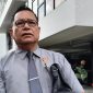 Kuasa hukum Abdul Hanan (kiri) bersama Muhammad Ihsan, Direktur Utama PT SEG (kanan), saat ditemui usai mendampingi pemeriksaan sebagai saksi dalam kasus dugaan korupsi pembiayaan modal kerja PT Carsten senilai Rp11 miliar, di Gedung Kejati NTB, Senin (7/9/2026).