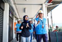 General Manager PLN UIW NTB Yondri Zulfadli meninjau kesiapan infrastruktur kelistrikan di Pertamina Mandalika International Circuit sebagai bagian dari dukungan PLN terhadap MotoGP Mandalika 2026.(Foto: Istimewa)