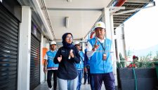 General Manager PLN UIW NTB Yondri Zulfadli meninjau kesiapan infrastruktur kelistrikan di Pertamina Mandalika International Circuit sebagai bagian dari dukungan PLN terhadap MotoGP Mandalika 2026.(Foto: Istimewa)