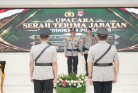 Kapolda NTB Irjen Pol. Kalingga Rendra Raharja, S.E., M.H. memberikan sambutan saat memimpin Upacara Serah Terima Jabatan (Sertijab) Kepala Bidang Kedokteran dan Kesehatan (Kabiddokkes) Polda NTB, di Mataram, Jumat (25/9/2026).