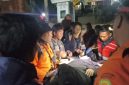 Tim SAR Gabungan mengevakuasi WNA asal China korban kecelakaan di Gunung Rinjani menuju Pos TNGR Senaru(Foto: Istimewa)