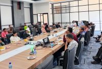 Ketua BAP DPD RI Evi Apita Maya bersama Wakil Bupati Lombok Barat Hj. Nurul Adha memimpin Rapat Dengar Pendapat Umum terkait penyelesaian reforma agraria di Dusun Pangsing, Sekotong, Kamis (10/9/2026).(Foto: Istimewa)