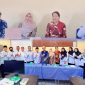 Tim Abdimas UNRAM dan guru Bahasa Inggris MAN Lombok Barat berfoto bersama usai kegiatan pendampingan implementasi CEFR dan pembelajaran mendalam di Labkom MAN Lombok Barat, Selasa (15/9/2026).(Foto: Humas MAN Lobar)