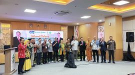 Foto bersama jajaran RSUD Tripat Gerung, tim RSJPD Harapan Kita Jakarta, dan perwakilan rumah sakit se-NTB usai penandatanganan MoU dan PKS pembukaan layanan Cath Lab di RSUD Tripat Gerung.(Foto: Istimewa)