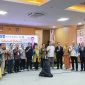 Foto bersama jajaran RSUD Tripat Gerung, tim RSJPD Harapan Kita Jakarta, dan perwakilan rumah sakit se-NTB usai penandatanganan MoU dan PKS pembukaan layanan Cath Lab di RSUD Tripat Gerung.(Foto: Istimewa)