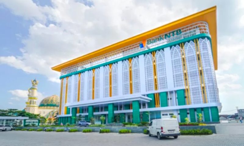 Digitalisasi & Global
Bank NTB Syariah memperkuat layanan digital dan transaksi lintas negara sebagai bagian dari roadmap menuju Bank Devisa, sejalan dengan meningkatnya konektivitas ekonomi NTB dengan pasar global.