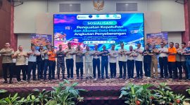 Foto bersama para pemangku kepentingan usai Sosialisasi Penguatan Kepatuhan dan Akurasi Data Manifest Angkutan Penyeberangan oleh PT ASDP Indonesia Ferry Cabang Lembar dan Cabang Kayangan di Lombok Plaza & Convention, Mataram, Senin (28/9/2026).(Foto: Istimewa)