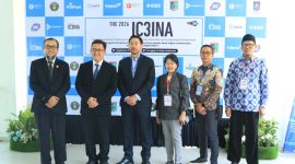 Perwakilan Pemerintah Kabupaten Lombok Barat bersama sejumlah peserta dan pemangku kepentingan berfoto bersama dalam rangka IC3INA 2026 di Lombok Barat, Kamis (3/9/2026).(Foto: Diskominfotik Lobar)