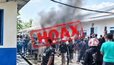 Video yang menampilkan kerumunan dan kepulan asap beredar dengan narasi pembakaran dapur MBG di Lombok Tengah, NTB. Polisi memastikan informasi tersebut hoaks dan tengah menelusuri penyebarnya.(Foto: Istimewa)