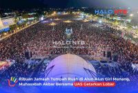 Foto udara memperlihatkan ribuan jamaah yang tumpah ruah memadati lapangan Alun-Alun Giri Menang, Lombok Barat, dalam acara Muhasabah Akbar bersama Ustadz Abdul Somad, Sabtu malam (12/9/2026).