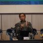 Anggota DEN Surono memaparkan arah kebijakan energi nasional dalam sosialisasi PP KEN 40/2025 di Universitas Mataram.
