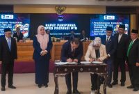Gubernur NTB Lalu Muhamad Iqbal bersama Ketua DPRD NTB Baiq Isvie Rupaeda menandatangani Nota Kesepakatan Perubahan KUA dan PPAS APBD Tahun Anggaran 2026 dalam Rapat Paripurna DPRD Provinsi NTB, Jumat (4/9/2026).(Foto: Istimewa)
