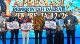 Gubernur NTB H. Lalu Muhamad Iqbal (tengah) berfoto bersama jajaran usai menerima tiga apresiasi dari Kementerian Dalam Negeri di Jakarta, Kamis (17/9/2026). Apresiasi tersebut meliputi bidang perumahan, pendidikan, dan pengelolaan sampah.(Foto: Istimewa)