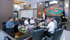 Kapolda NTB Irjen Pol. Kalingga Rendra Raharja menerima kunjungan Direktur Utama PT TCN Gili Trawangan untuk membahas sejumlah hal terkait kawasan Gili Trawangan, Senin (14/9/2026).(Foto: Istimewa)