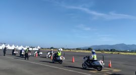 Polwan Ditlantas Polda NTB mengikuti latihan mengendarai sepeda motor besar (Moge) di kawasan Ex Bandara Selaparang, Rembiga, Mataram, Kamis (3/9/2026), sebagai persiapan pengamanan dan pengawalan MotoGP 2026.(Foto: Istimewa).