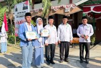 Kepala MAN Lombok Barat bersama jajaran waka dan Ketua-Wakil Ketua ORSIMA terpilih usai pelantikan pengurus baru periode 2026-2027.(Foto: Istimewa)