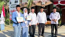 Kepala MAN Lombok Barat bersama jajaran waka dan Ketua-Wakil Ketua ORSIMA terpilih usai pelantikan pengurus baru periode 2026-2027.(Foto: Istimewa)