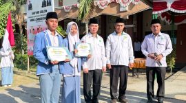 Kepala MAN Lombok Barat bersama jajaran waka dan Ketua-Wakil Ketua ORSIMA terpilih usai pelantikan pengurus baru periode 2026-2027.(Foto: Istimewa)