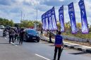Petugas gabungan mengatur arus kendaraan di jalur menuju Sirkuit Mandalika pada hari pertama MotoGP Mandalika 2026, Jumat (9/10/2026).(Foto: Istimewa)