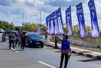Petugas gabungan mengatur arus kendaraan di jalur menuju Sirkuit Mandalika pada hari pertama MotoGP Mandalika 2026, Jumat (9/10/2026).(Foto: Istimewa)