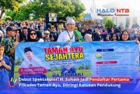 H. Suhaili (tengah) diantar ratusan pendukung dan simpatisan saat mendaftar sebagai bakal calon Kepala Desa Taman Ayu, Kecamatan Gerung, Lombok Barat, Jumat (2/10/2026).(Foto: Istimewa)