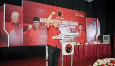 Rachmat Hidayat saat menyampaikan pandangannya terkait polemik Musyafirin dan langkah tegas PDI Perjuangan.