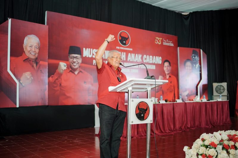 Rachmat Hidayat saat menyampaikan pandangannya terkait polemik Musyafirin dan langkah tegas PDI Perjuangan.