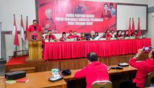 Suasana Rapat DPD PDI Perjuangan NTB yang diperluas di Kantor DPD, Mataram, Sabtu (17/10/2026), yang memutuskan pemberhentian H.W. Musyafirin dari keanggotaan partai.