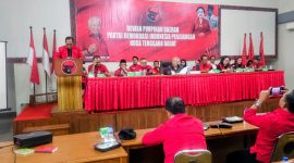 Suasana Rapat DPD PDI Perjuangan NTB yang diperluas di Kantor DPD, Mataram, Sabtu (17/10/2026), yang memutuskan pemberhentian H.W. Musyafirin dari keanggotaan partai.