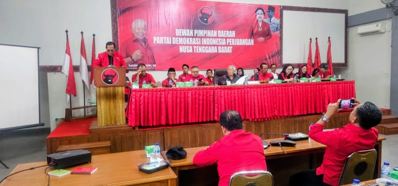 Suasana Rapat DPD PDI Perjuangan NTB yang diperluas di Kantor DPD, Mataram, Sabtu (17/10/2026), yang memutuskan pemberhentian H.W. Musyafirin dari keanggotaan partai.