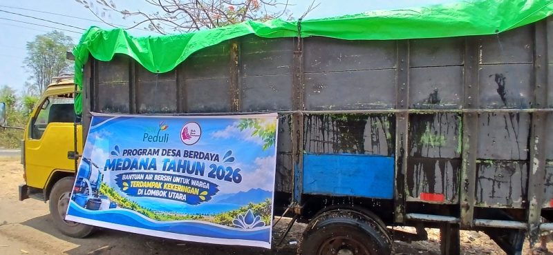 Program Desa Berdaya Medana menyalurkan bantuan air bersih bagi warga terdampak kekeringan di Lombok Utara.