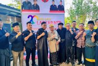 Ketua Dewan Pembina DPP, Ketua Umum DPP, dan Ketua DPD kabupaten/kota berpose bersama seusai tasyakuran HUT ke-20 Laskar NTB di Kopang, Lombok Tengah, Rabu (14/10/2026).(Foto: Halo NTB)
