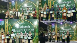 Penyerahan piala dan piagam kepada para juara MTQH ke-32 tingkat Kecamatan Gerung tahun 2026, termasuk siswa MAN Lombok Barat yang memborong sejumlah gelar juara.(Foto: Istimewa)