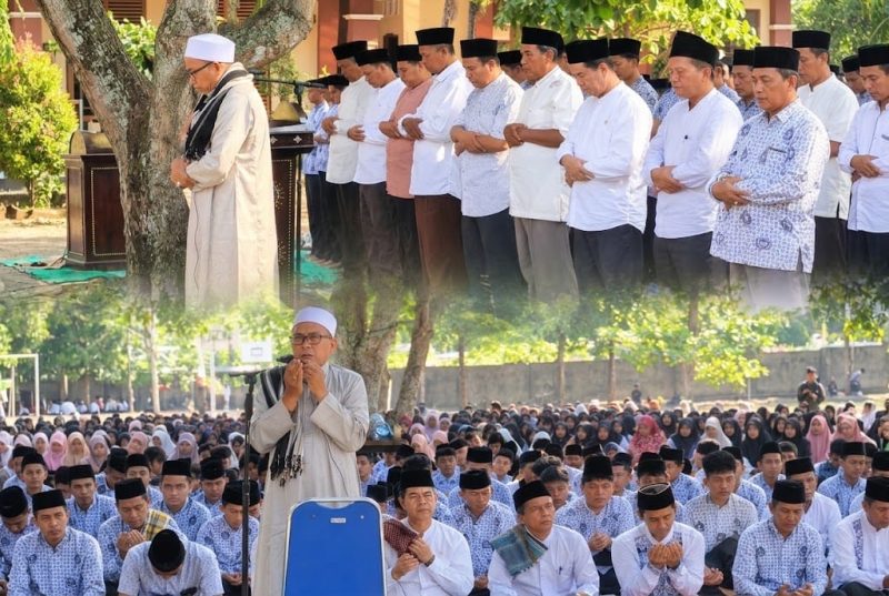 Suasana pelaksanaan Salat Istisqa di halaman MAN Lombok Barat, Jumat (9/10/2026). Dipimpin TGH Taufikurrahman, S.Pd.I., kegiatan ini diikuti siswa, guru, dan keluarga besar madrasah untuk memohon turunnya hujan sekaligus memperbanyak istigfar dan meningkatkan ketakwaan di tengah musim kemarau.(Foto: Istimewa)