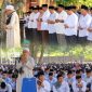 Suasana pelaksanaan Salat Istisqa di halaman MAN Lombok Barat, Jumat (9/10/2026). Dipimpin TGH Taufikurrahman, S.Pd.I., kegiatan ini diikuti siswa, guru, dan keluarga besar madrasah untuk memohon turunnya hujan sekaligus memperbanyak istigfar dan meningkatkan ketakwaan di tengah musim kemarau.(Foto: Istimewa)