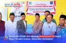 Bakal calon Kepala Desa Lembar, Muhammad Sai (ketiga dari kiri), menyerahkan berkas pendaftaran kepada Panitia Pilkades Desa Lembar, Kamis (1/10/2026).(Foto: Halo NTB)