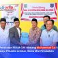 Bakal calon Kepala Desa Lembar, Muhammad Sai (ketiga dari kiri), menyerahkan berkas pendaftaran kepada Panitia Pilkades Desa Lembar, Kamis (1/10/2026).(Foto: Halo NTB)