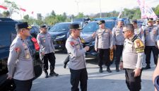 Kapolda NTB Irjen Pol. Kalingga Rendra Raharja memberikan arahan saat mengecek simulasi arus penonton MotoGP Mandalika, Kamis (8/10/2026).(Foto: Istimewa)