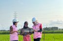Edukasi keselamatan listrik oleh Srikandi PLN menyasar masyarakat untuk meningkatkan kesadaran menjaga jarak aman dari jaringan transmisi.
