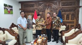 Bank NTB Syariah memperkuat koordinasi dengan Kemendikdasmen RI guna meningkatkan kualitas layanan keuangan bagi guru dan tenaga kependidikan, termasuk pengelolaan rekening gaji dan tunjangan sertifikasi bagi 54.395 guru di Provinsi NTB.